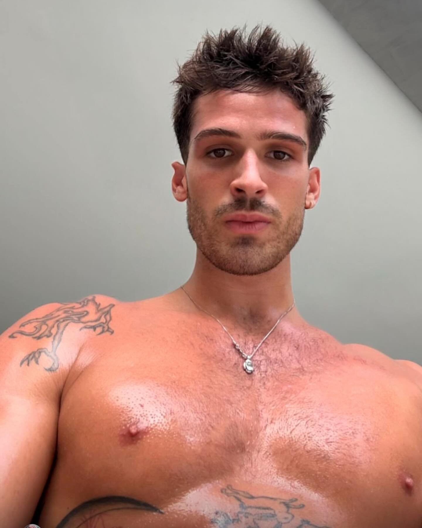 Solteiro, João Guilherme Surge Suado Em Novas Fotos