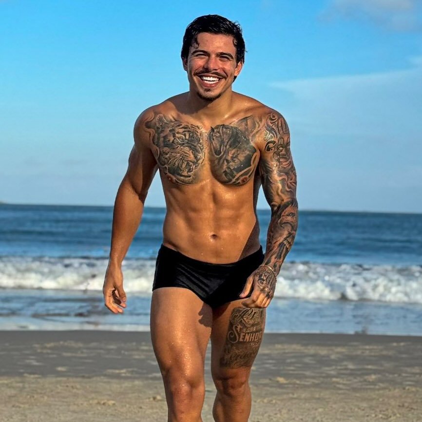 Thomáz Costa Arrasa Na Web Com Clique Praiano De Tirar O Fôlego!