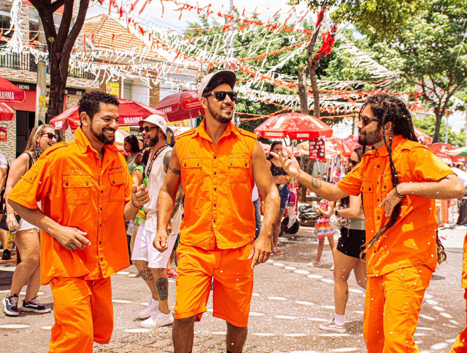 Bloco Do Caos Assume Desfile Icônico Criado Por Francisco, El Hombre