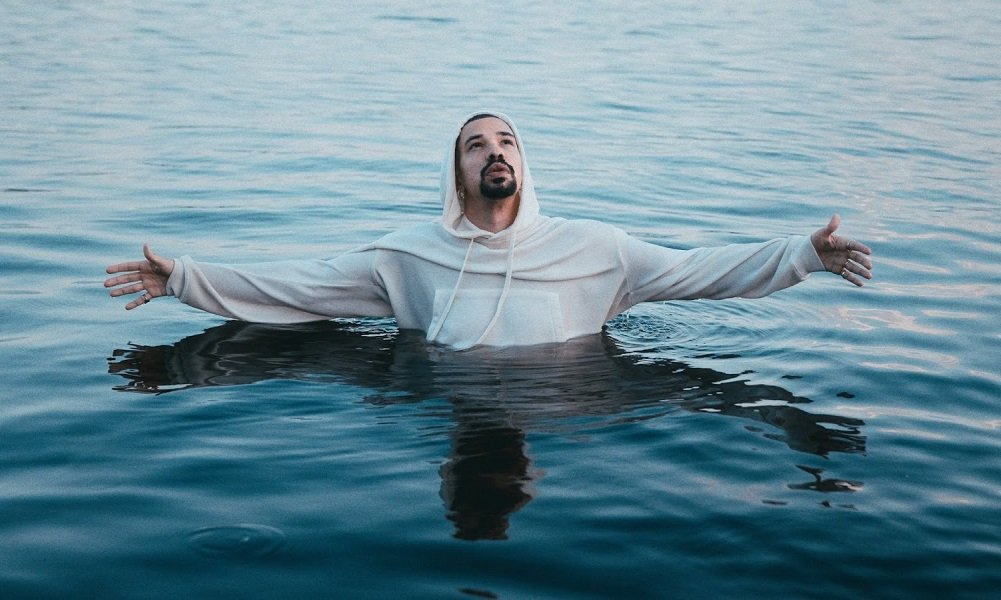 Victor Xamã Lança Single ‘Armadilha’; Confira a Letra Completa