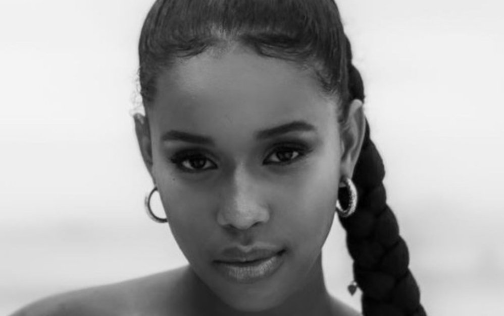 uto na Música: Cantora Karen Silva Morre Aos 17 Anos e Deixa Fãs Comovidos