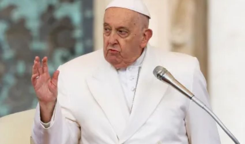 Profecia de Ex-Satanista Ganha Destaque Após Morte do Papa Francisco e Intriga Internautas