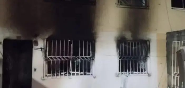 Mãe É Presa Suspeita De Espancar Filho De 3 Anos Até A Morte; Casa É Incendiada Dias Depois