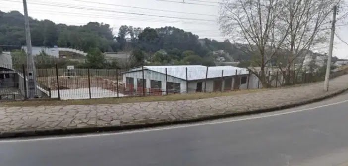 Tragédia em Caxias do Sul: Professora é Esfaqueada por Alunos Durante Aula em Escola