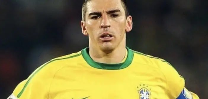 Ex-Zagueiro Lúcio Sofre Acidente Doméstico e Está Hospitalizado com Queimaduras em Brasília