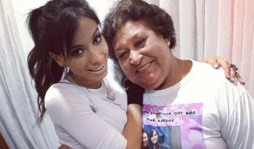 Justiça Determina que Anitta Apresente Provas em Processo de Fã Idosa por Uso Indevido de Imagem no Documentário