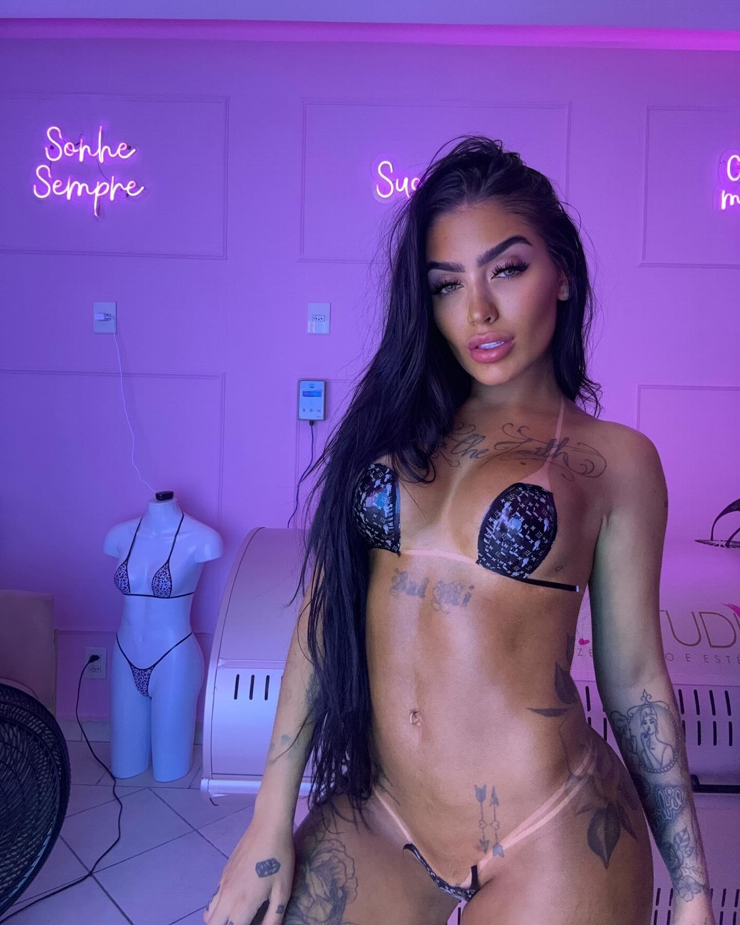 MC Mirella Rouba a Cena com Atitude e Sensualidade – Reação das Irmãs Viraliza nas Redes