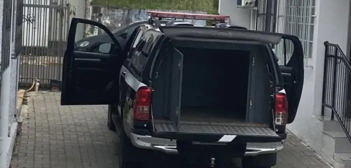 Neto é Preso em Flagrante Após Matar Avô com Golpes de Machado – Crime Choca a Comunidade