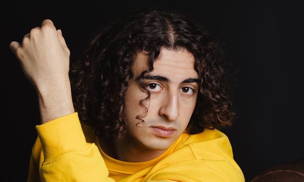 Nick Souza Mira o Mundo com Pop Bilíngue e Funk Global: “Poucos Entendem Meu Som”