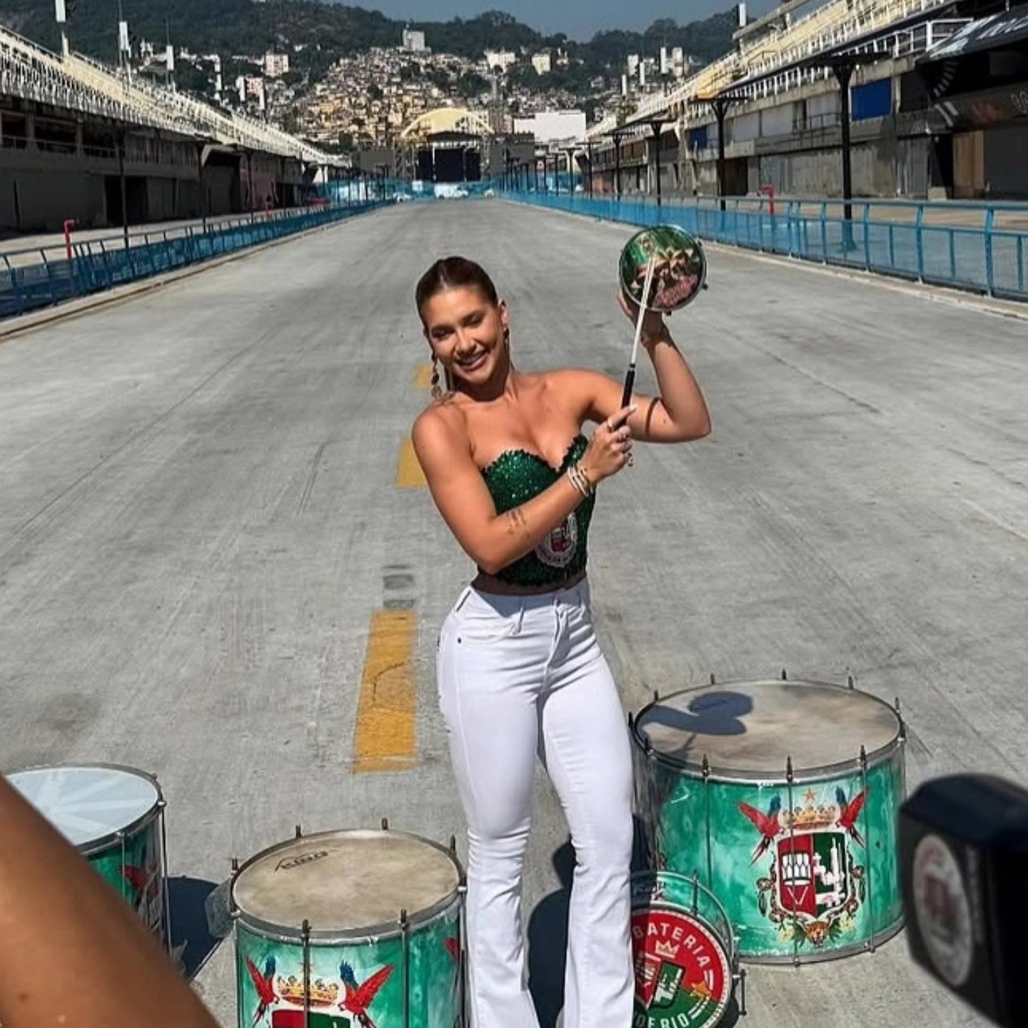 Fantástico Ironiza Virginia Fonseca como Nova Rainha de Bateria da Grande Rio e Gera Polêmica