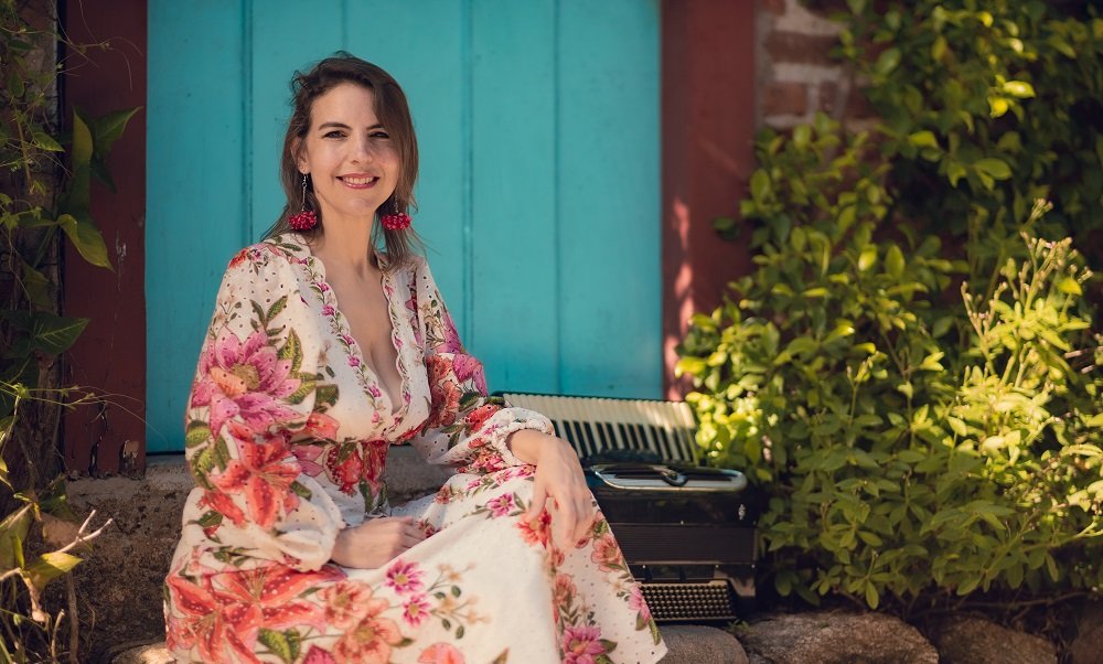 Marion Sanfoneira Encanta com “Borboletando”: Um Mergulho Vibrante no Forró Contemporâneo