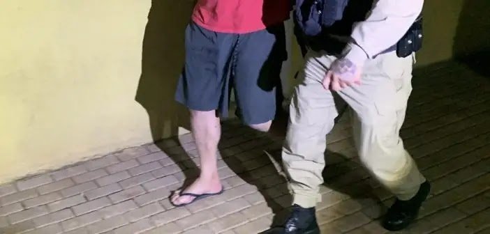 Confusão em Igreja: Homem Persegue Esposa, Morde Fiel e Acaba na Delegacia no Paraná