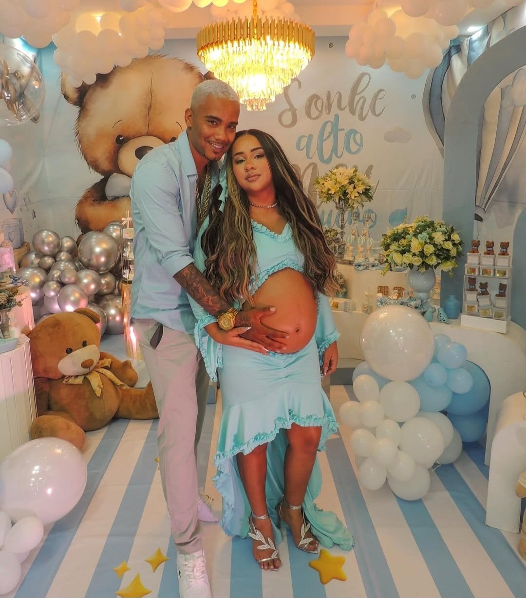 Chá de Bebê Polêmico de Brenda Viraliza: Ex-Menina que Roubava, Levou Tiro na Mão e É Casada com Traficante