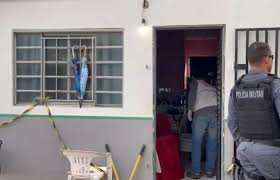 Homem Invade Casa Para Abµsar De Enteada De Ex-cúmplice E Tenta Estrangulá-la