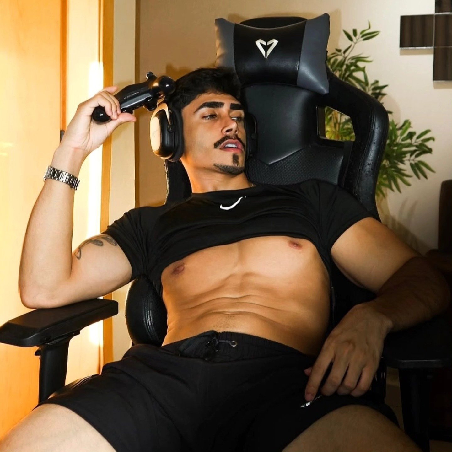 Lucas Fernandes Deixa Mistério no Ar ao Falar Sobre Parcerias: “Vem Novidade Por Aí!