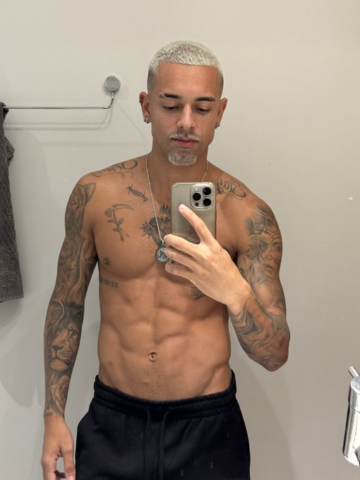 Nµde Do Influenciador WL Guimarães Volta A Circular Na Web: "Pra Catar Manga"