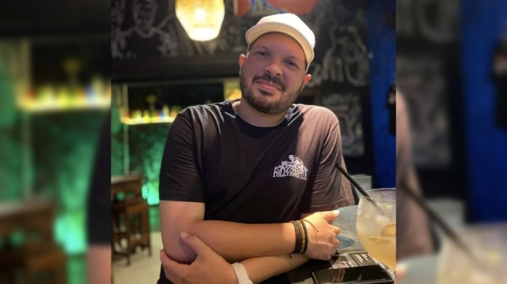 Adriano Alves, Vocalista da Banda Bereguedê, Morre aos 42 Anos Após Complicações de Pancreatite