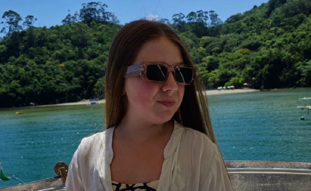 Ana Carol Lança Clipe Vibrante de “Férias em BC” Celebrando o Verão em Balneário Camboriú!