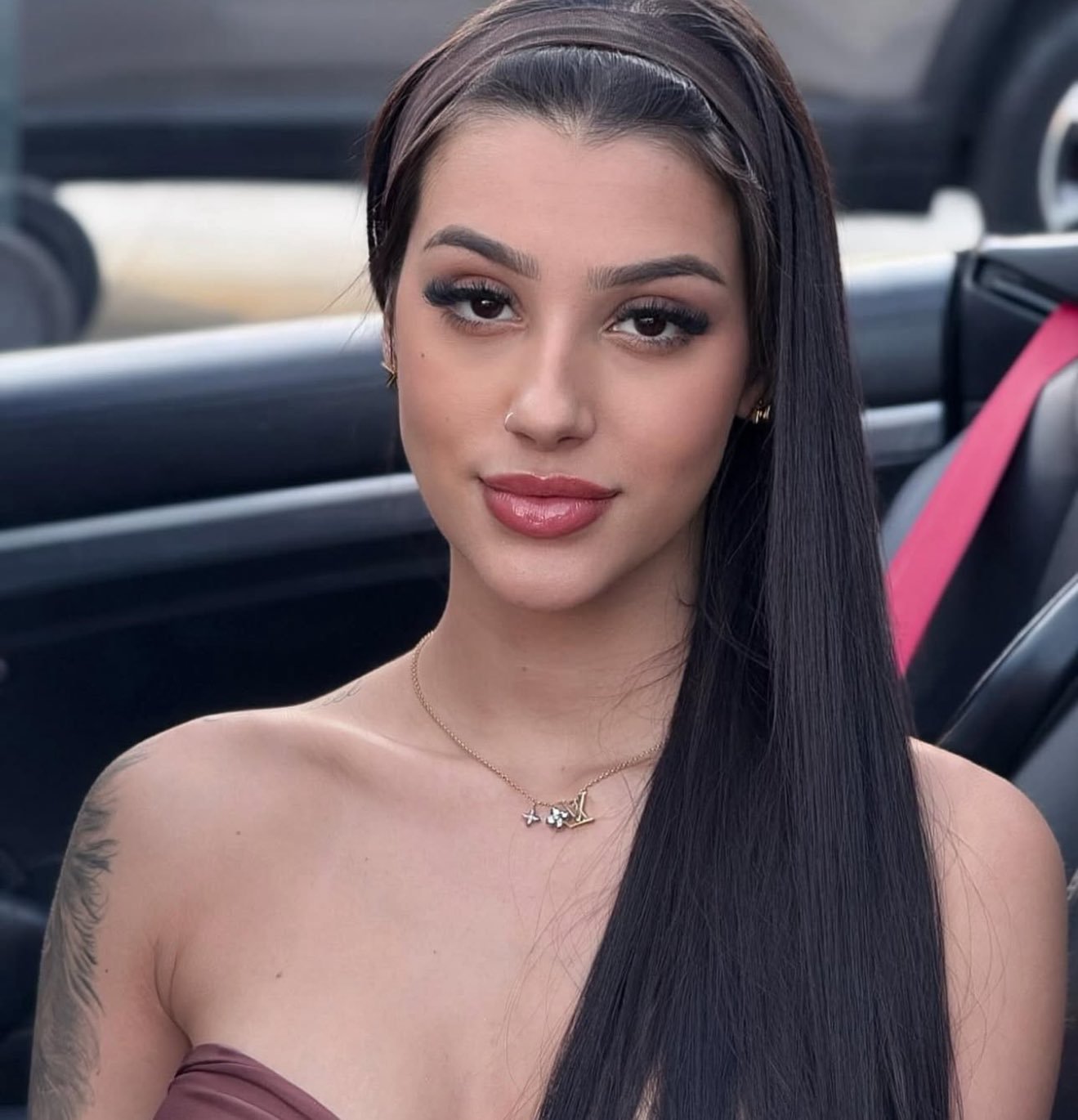 Bia Miranda Anuncia Fim com Gato Preto e Desabafa sobre Dependência Emocional