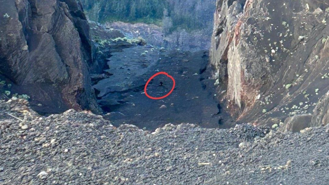 Brasileira Cai em Trilha de Vulcão na Indonésia e Aguarda Resgate Dramático