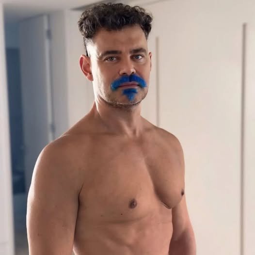 Carmo Dalla Vecchia Revela Nunca Ter Tido Relações Sexµais com Mulheres