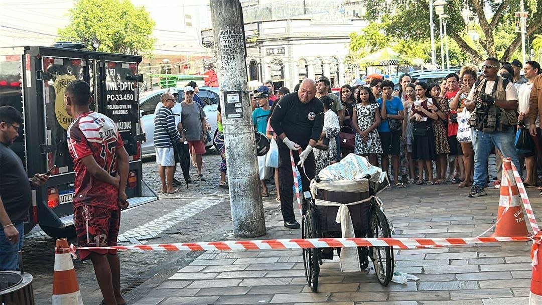 Neto é Preso Após Andar com Corpo do Avô Morto em Cadeira de Rodas para Pedir Dinheiro