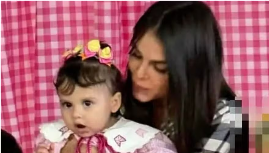 Helena, Filha de Neymar, Celebra 1 Ano com Festa Junina e Bolo Retrô!