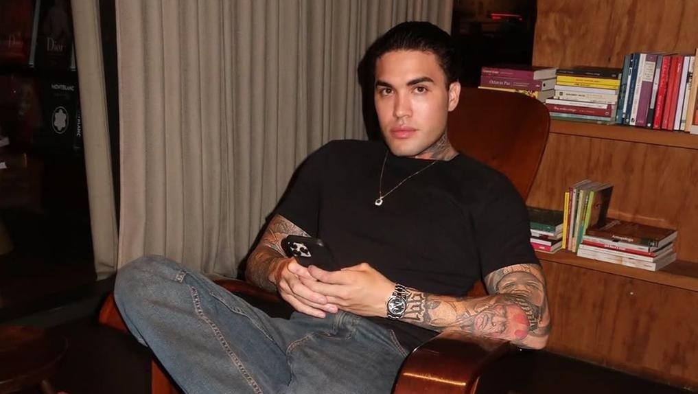 MC Brisola Detido em SP: Acusado de Agressão e Ameaça à Ex-Namorada com Arma de Fogo