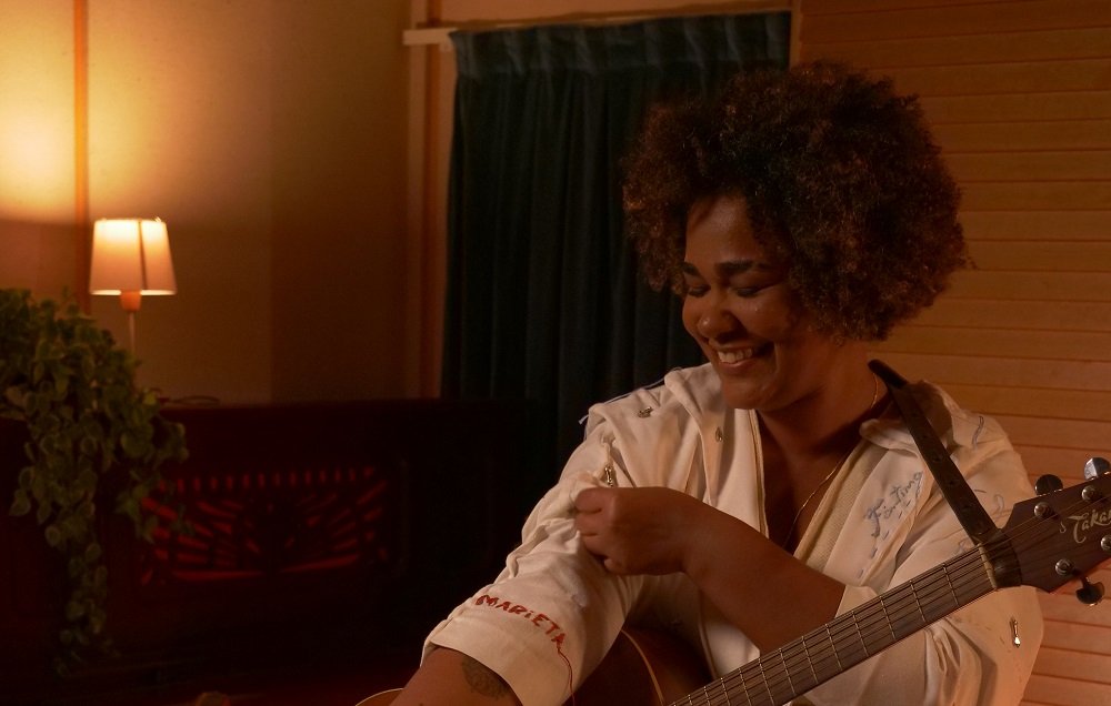 Cantora Afra Celebra Nova Fase Com Single Duplo – Lançamento em 17 de Julho