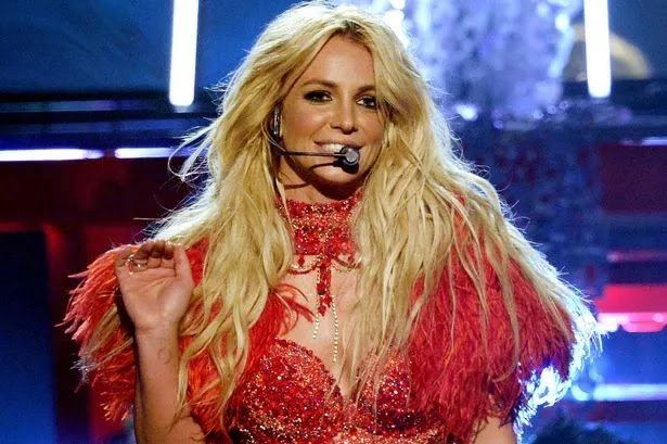 Britney Spears Pode Vir ao Brasil em 2026? Rumores Circulam Após Convite à Praia de Copacabana