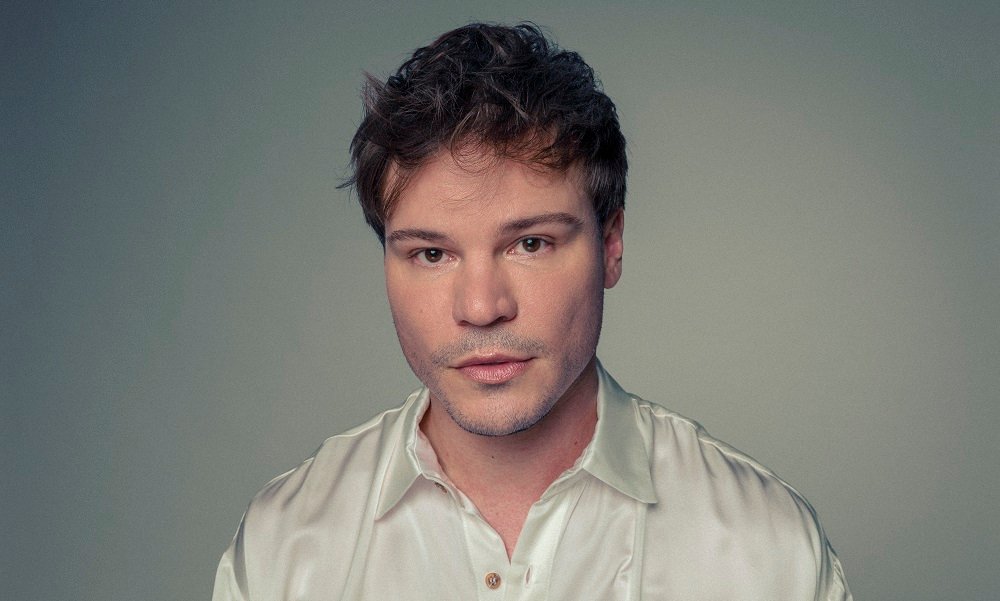 Eduardo Kaczan Transforma Relacionamento em Arte: Álbum, Livro e Musical “8 m e s e s”