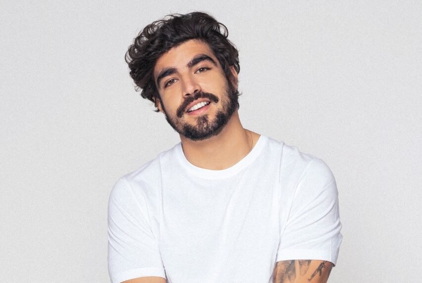 Equipe de Caio Castro Desmente Perfil em Site Adulto: “É Fake!” – Saiba os Detalhes do Caso