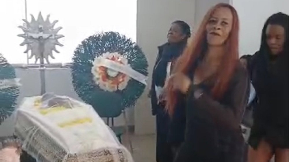 Família Transforma Velório em Homenagem Dançando Funk Melody