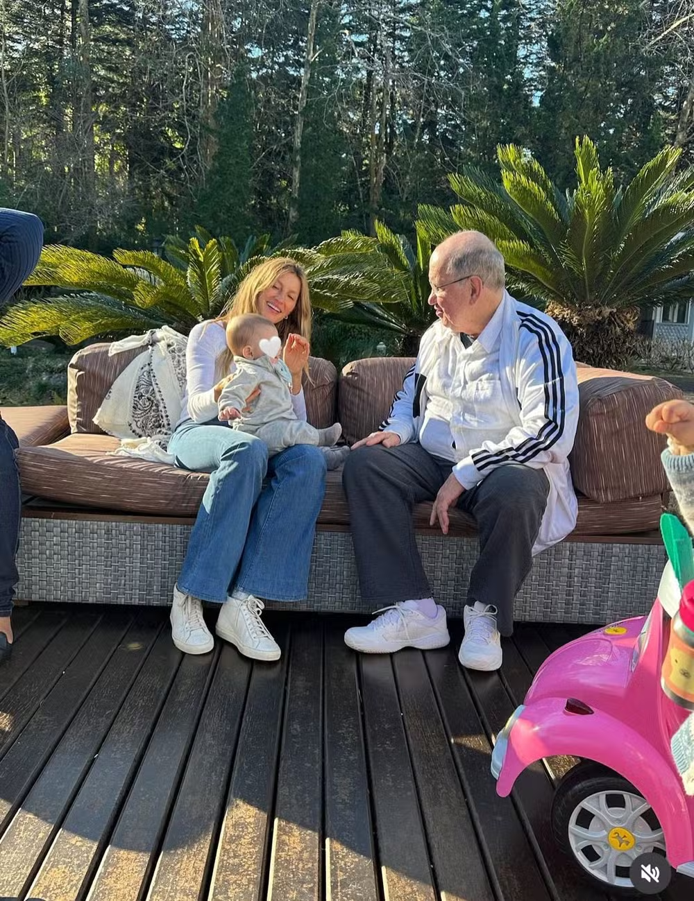 Gisele Bündchen Encanta Web Ao Mostrar Novas Fotos Do Filho Caçula