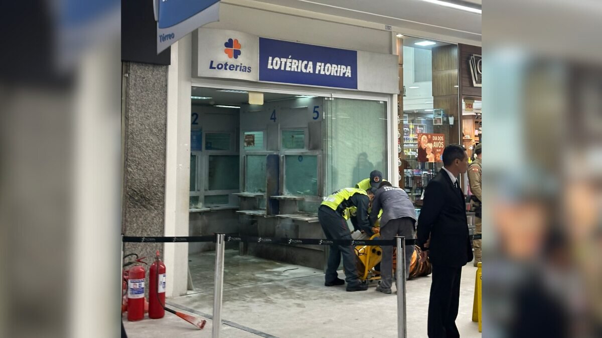 Imagens Exclusivas Mostram Momento Exato De Ataque A Lotérica Em Florianópolis: Homem Usa Martelo E Gasolina Para Ameaçar Incêndio