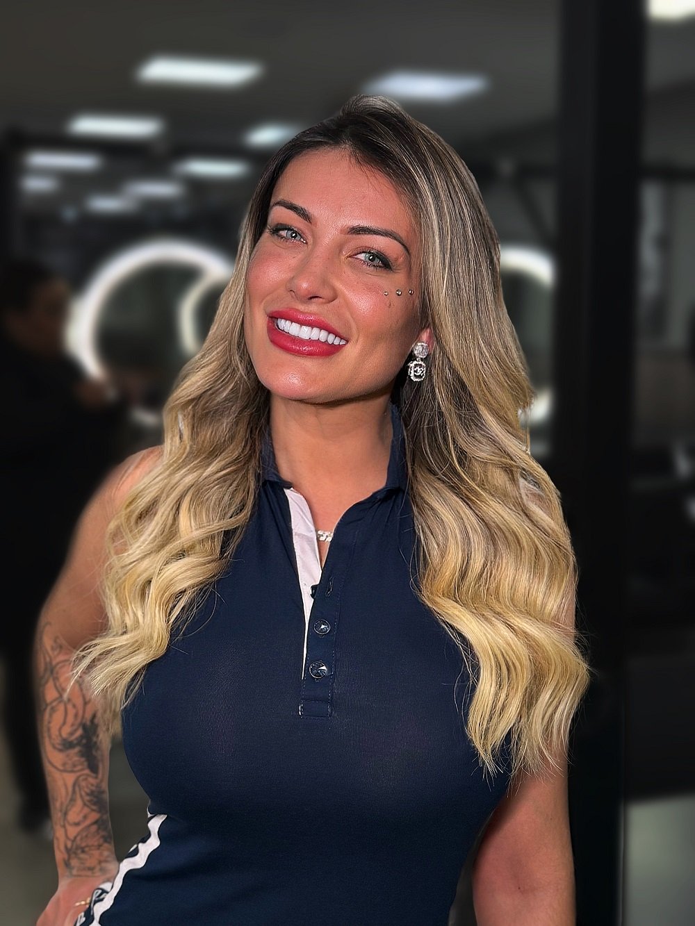 Andressa Urach Muda Cor dos Olhos com Cirurgia Proibida no Brasil e Enfrenta Complicações
