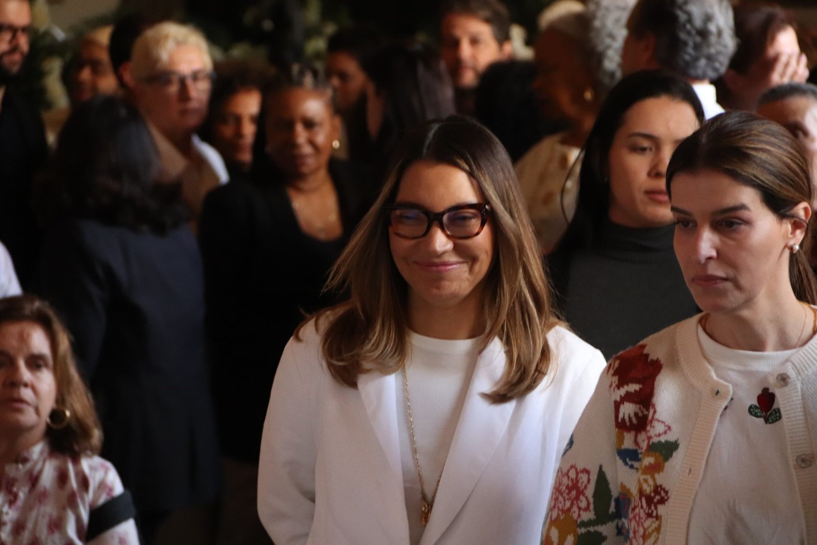 Reações à Postura de Janja no Velório de Preta Gil: Análise do Debate Sobre Etiqueta e Sensibilidade Pública