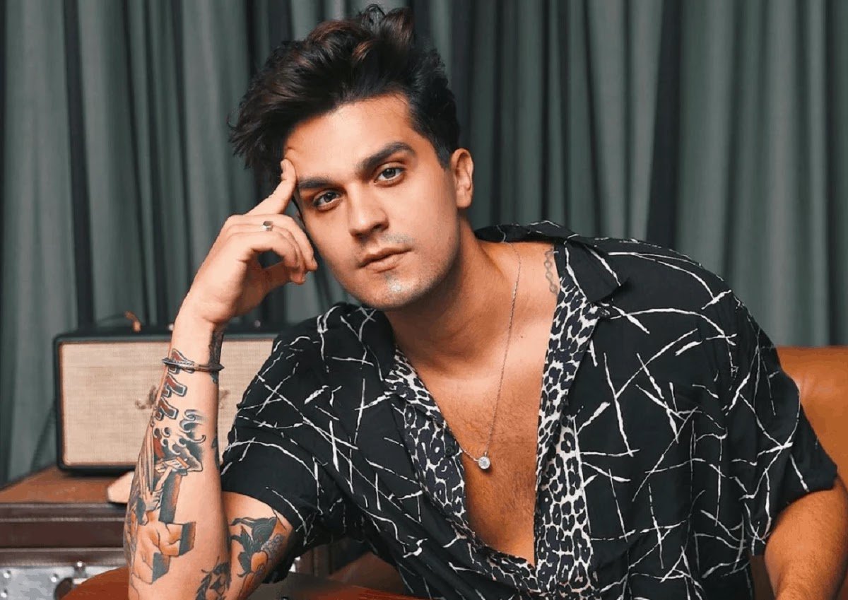 Vídeo: Luan Santana Confunde Calcinha com “Calcinha Comestível” e Morde no Palco