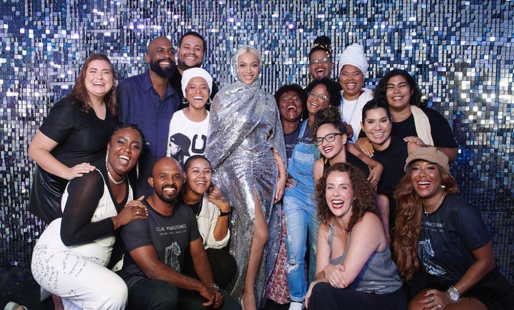 Conheça A Produtora Responsável Por Trazer Nomes Como Tems, Victoria Monét, Erykah Badu E Jorja Smith