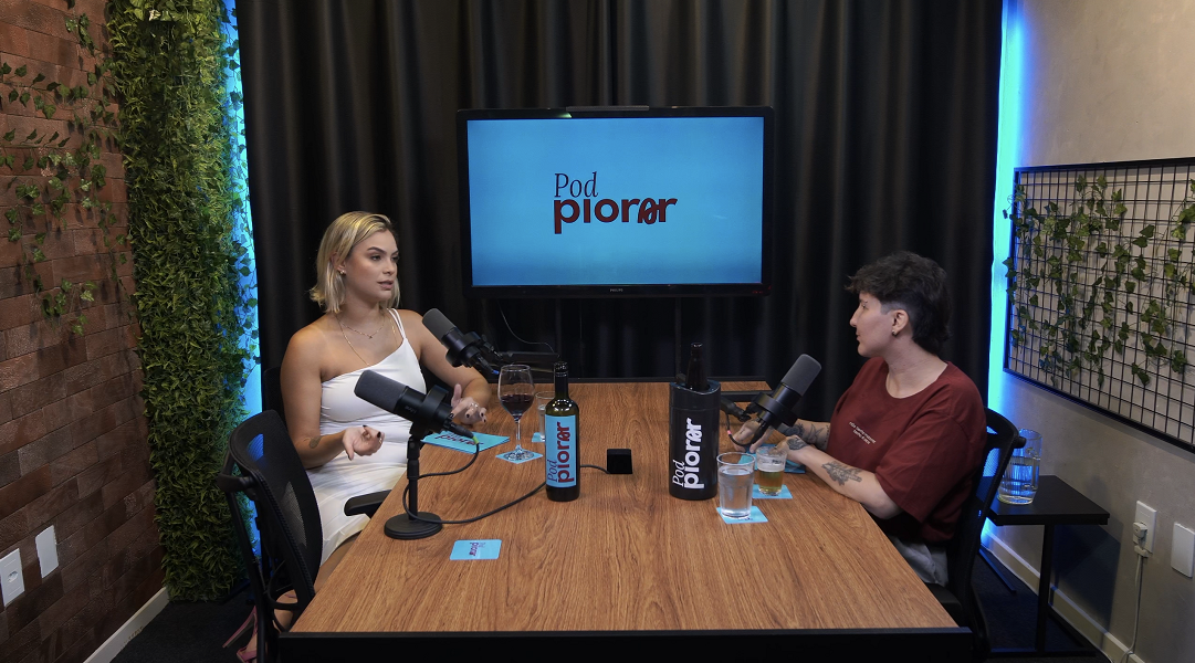 "PodPiorar" Estreia com Tema Relatável: Os Perrengues da Vida Adulta Viram Piada (e Alívio) no Novo Podcast!