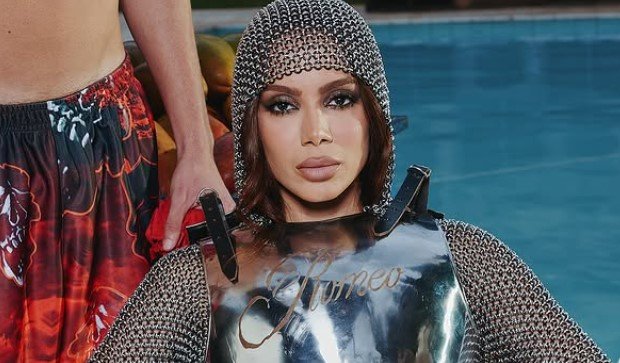 Anitta Desmente Jornalista sobre Procedimentos Estéticos: "Informações Não Procedem"