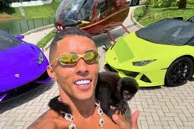 Casamento Do Influencer Buzeira Gera Polêmica Após Noivo Sair Pegando Relógios E Correntes