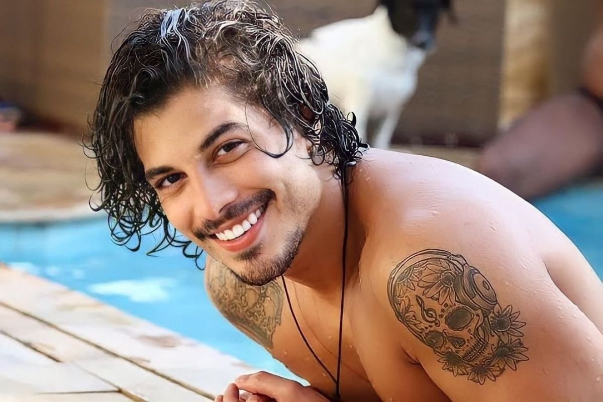 Douglas Sampaio Revela Ter Se Relacionado com Homens e Afirma: “Não Vou Morrer Por Isso”