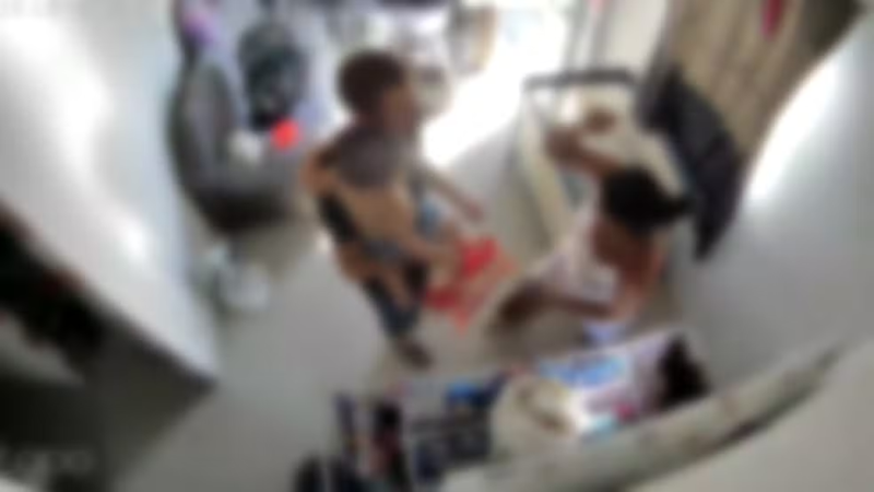 Mulher Mata Ex com Facada no Peito Enquanto Ele Segurava o Filho no Colo