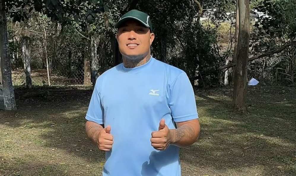 Cantor João Igor Recebe Alta Após Ser Baleado Por PM E Deixa Hospital Em Cadeira De Rodas