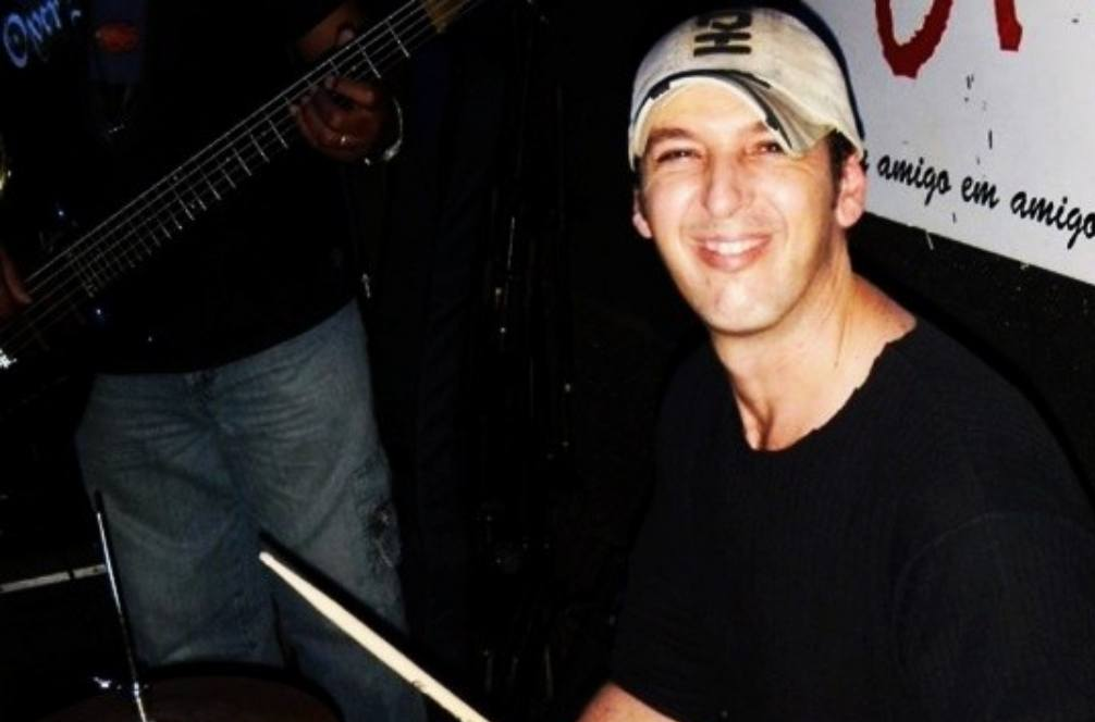 Dodô, Baterista Ícone do Karametade, Morre aos 52 Anos Após Luta Contra Câncer
