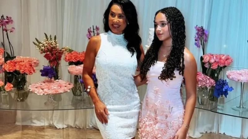 Scheila Carvalho É Criticada Por “Roubar a Cena” na Festa de 15 Anos da Filha