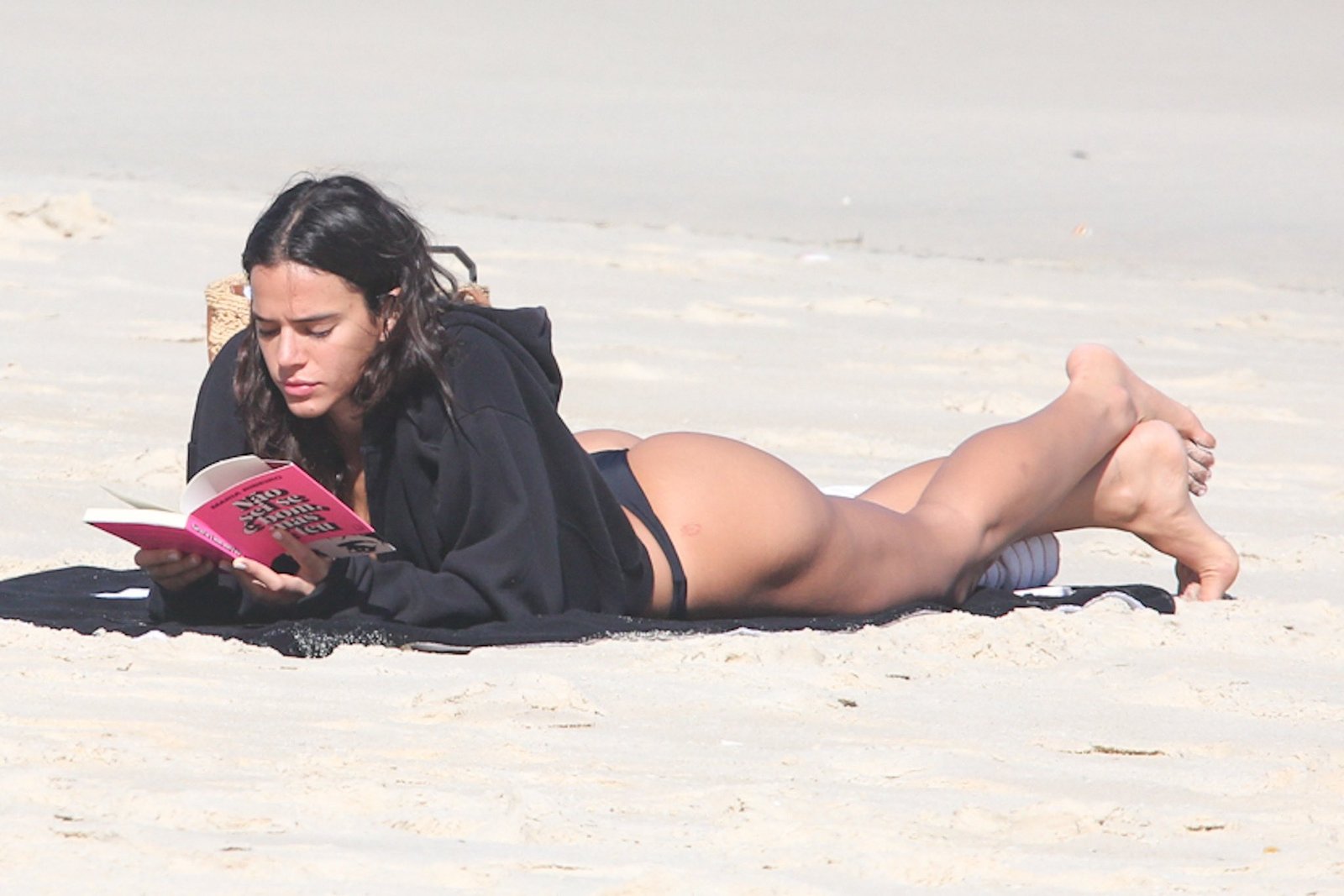 Bruna Marquezine Curte Dia De Sol Em Praia Do Rio
