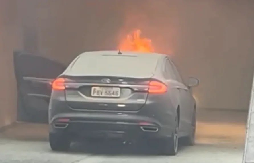 Carro De Ministra Incendeia Na Garagem Do STJ — Prédio É Esvaziado