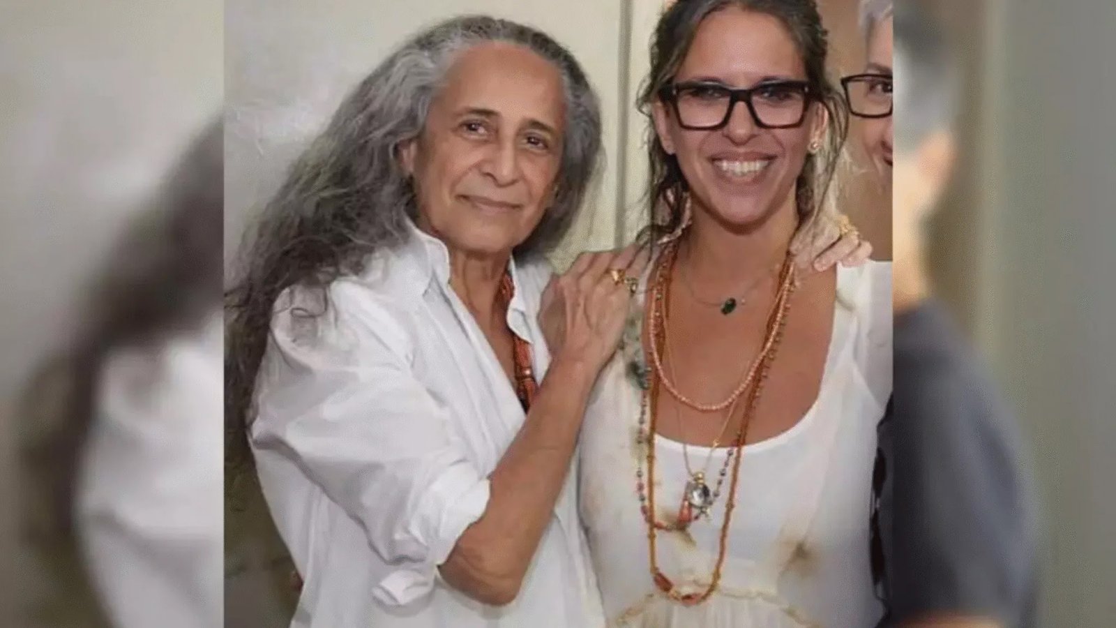 Fim do Laço! Maria Bethânia e Esposa Encerram Casamento de 8 Anos em Nota Exclusiva